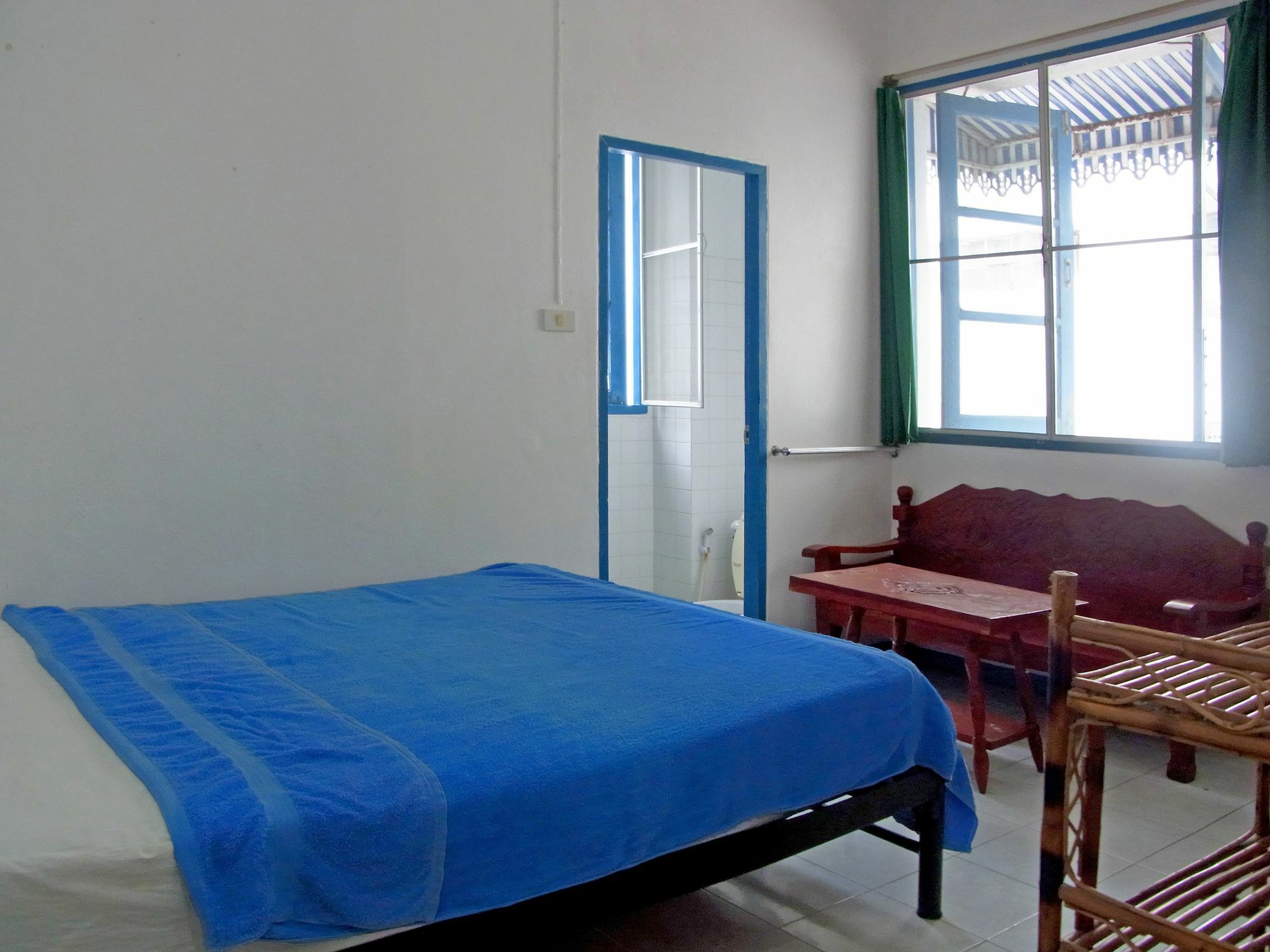 Niku Guesthouse Patong Exterior photo